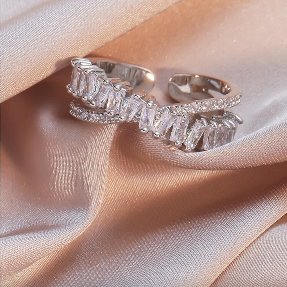 Silver cz ring - Picture 2 of 3